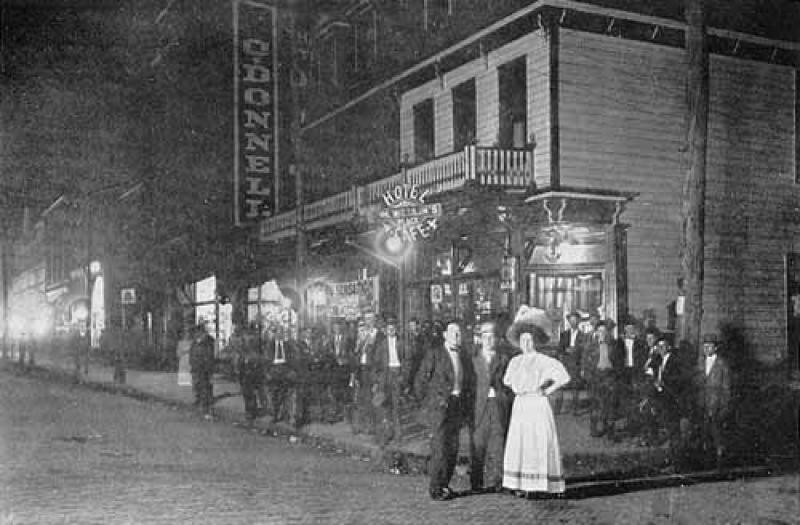Saloon Corner, Saturday night Saloon Corner, Saturday night